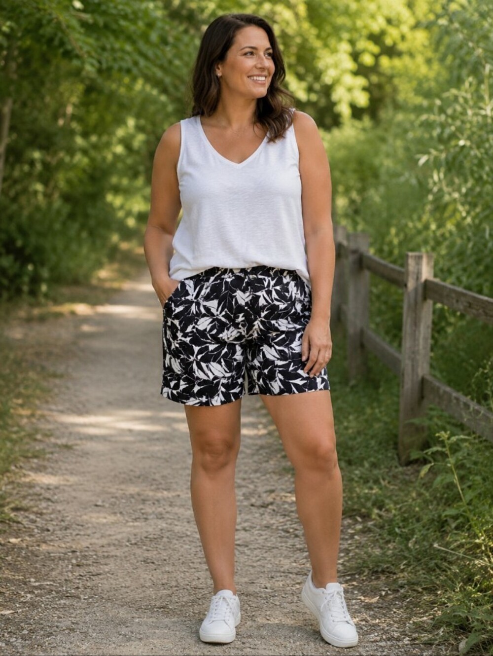 Mario Serrani Italy Womens 12 Black White Shorts Comfort Stretch 9" Inseam